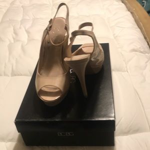 BCBG PATTEN LEATHER PEEP TOE PUMP